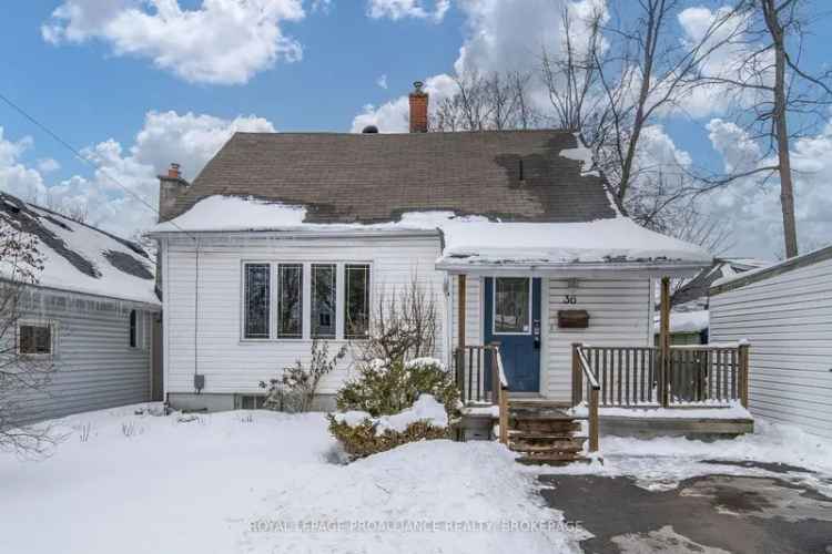 Cozy Kingston Home Near Queen's University