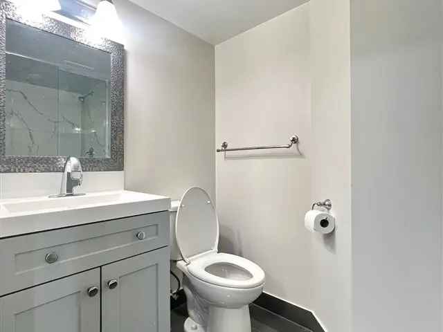 Renovated 2-Bedroom Apartment near Upper Canada Mall