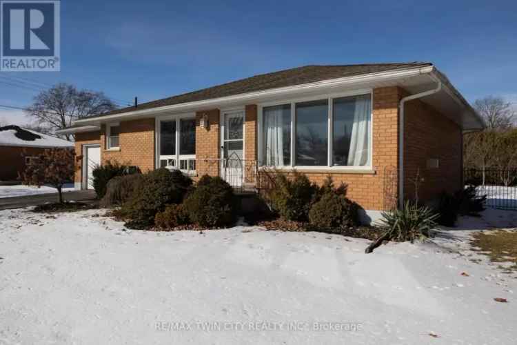 House For Sale in 195, Connaught Avenue, Delhi, Ontario