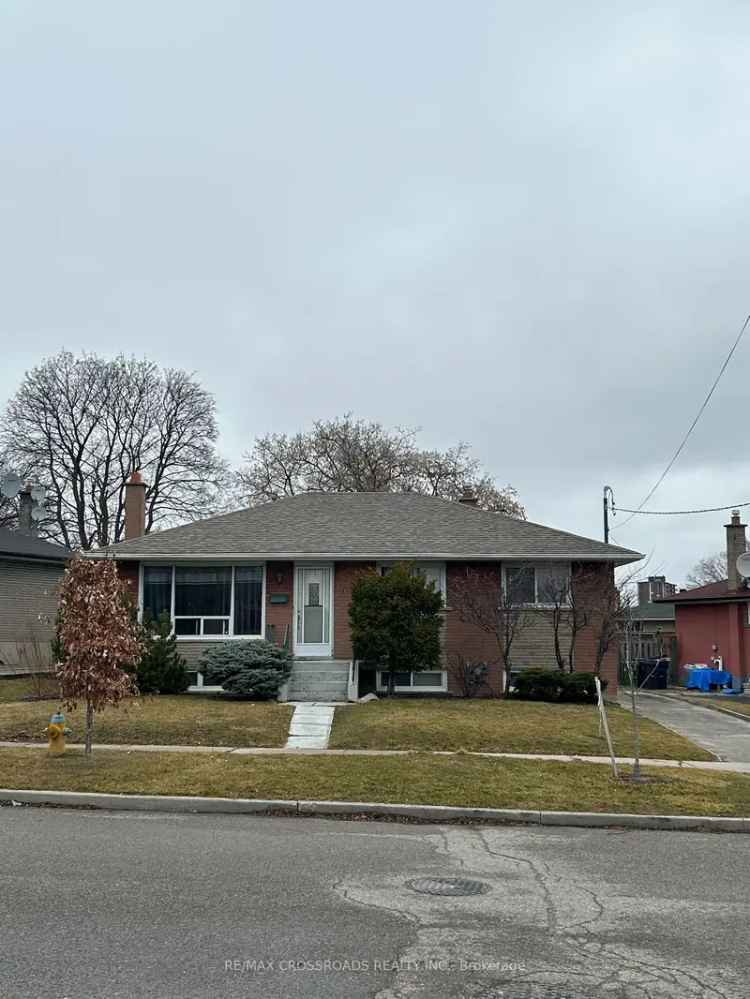 House For Sale in Toronto, Ontario