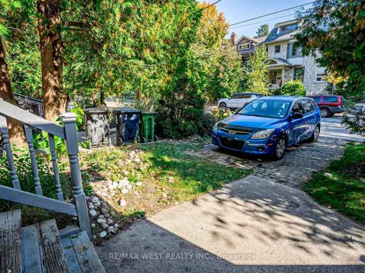 House For Sale in Toronto, Ontario