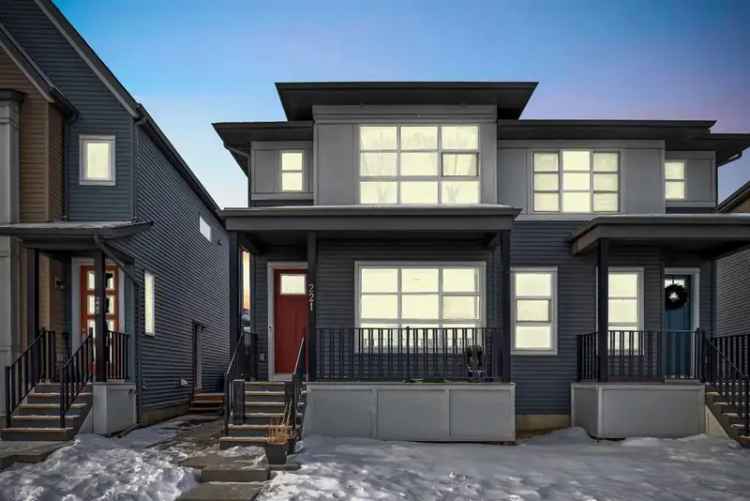 House For Sale in Calgary, Alberta