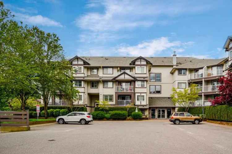 1 Bed 1 Den Condo near Willowbrook Mall