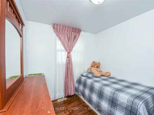 House For Sale in Brampton, Ontario