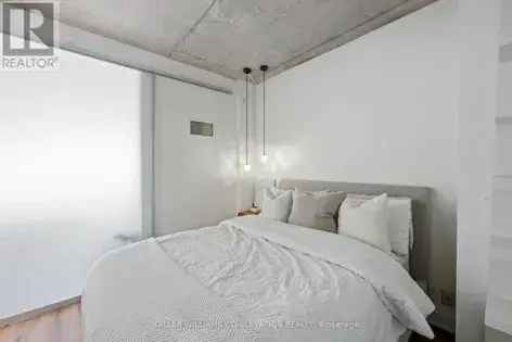 Luxury 1 Bedroom Penthouse Loft 696m² Queen West Toronto