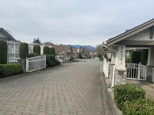 Spacious Rancher Townhome in Walnut Grove 55 Community