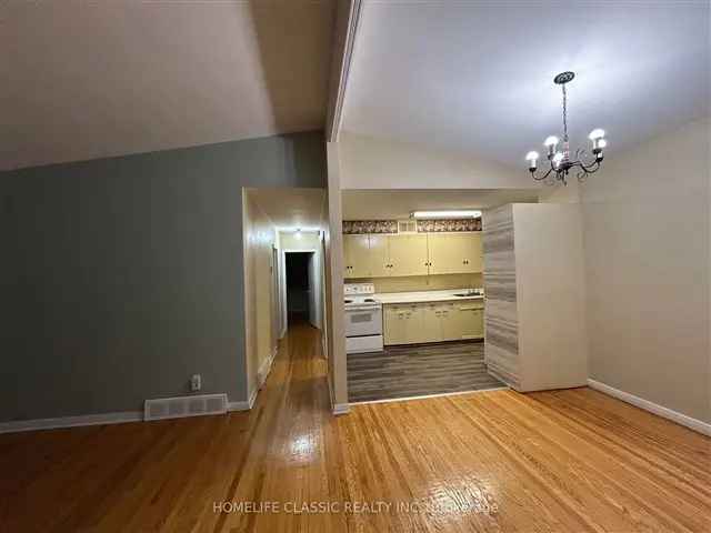 House For Sale in Richmond Hill, Ontario