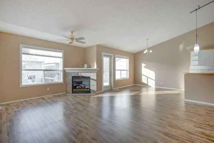 Townhouse For Rent in Calgary, Alberta