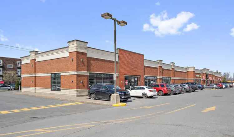 Retail For Rent in 1032, Boulevard Taschereau, La Prairie, Quebec