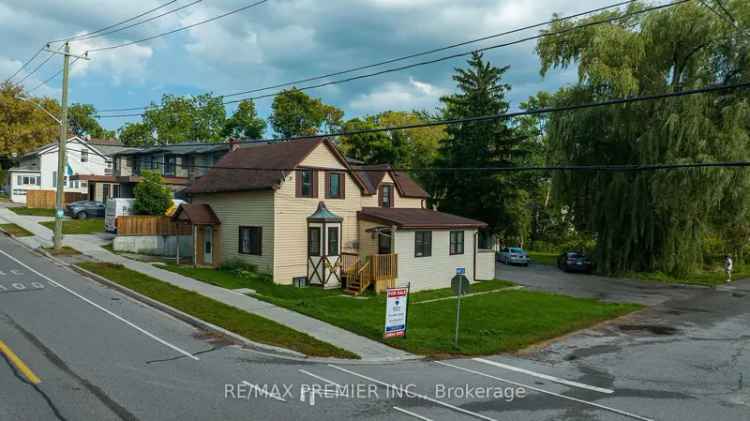 House For Sale in Newmarket, Ontario