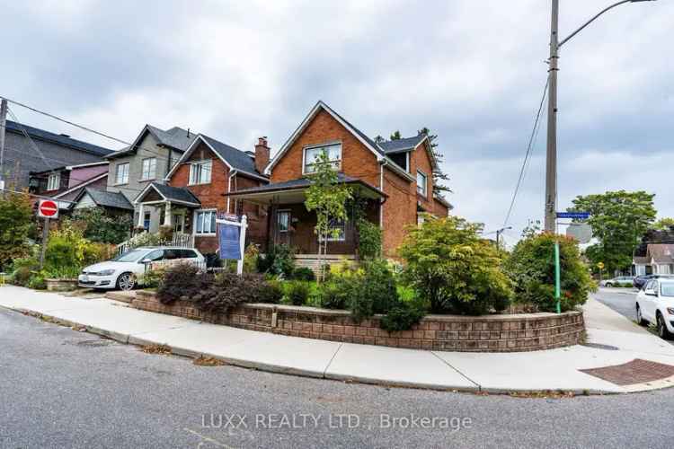 House For Sale in Toronto, Ontario