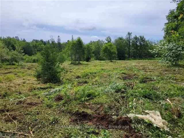 Beautiful Level Building Lot in Land O Lakes