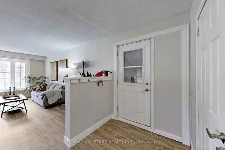 4-Bedroom Backsplit Family Home on Quiet Cul-de-sac