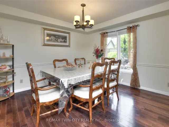 Family Home 3+1 Beds 4.5 Baths Updated Amenities