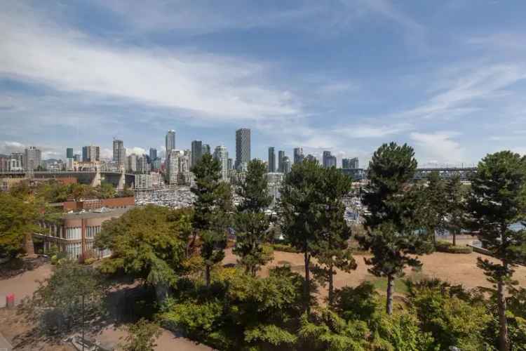 411 1450 PENNYFARTHING Drive in Vancouver: False Creek Condo for sale in “HARBOUR COVE” (Vancouver West)  : MLS®# R2923026