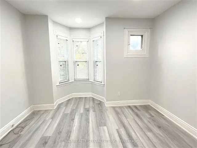 Renovated 1 Bedroom Leslieville Apartment Near Queen Street