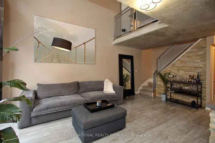 King West Loft 1 Bedroom  17ft Ceilings Large Balcony