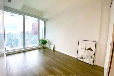 Luxury 1-BR Apartment in Massey Tower Toronto