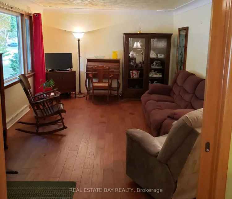 House For Sale in Delhi, Ontario