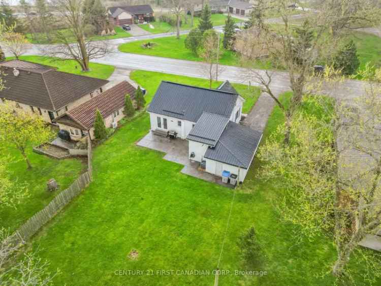 Charming 1.5 Storey Home in Poplar Hill Near Hyde Park