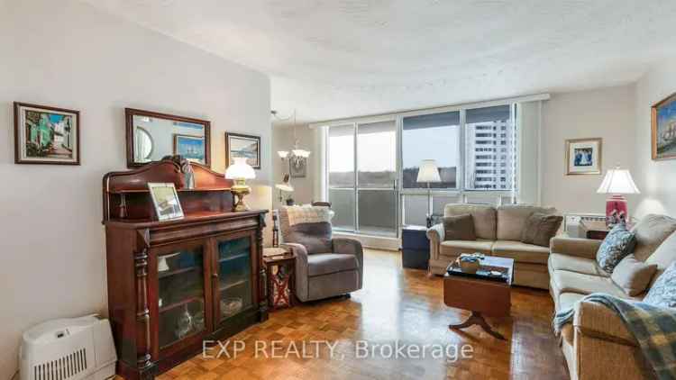 Spacious 1+Den Condo 1045 sq ft with Amenities