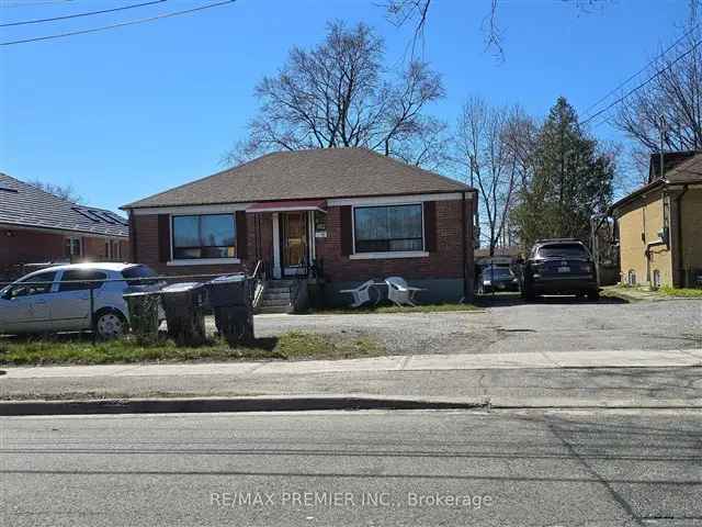 Great Bungalow Near Sheppard West Subway - Fantastic Investment