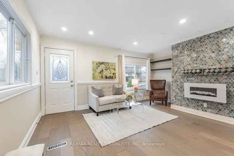 House For Sale in Oakville, Ontario