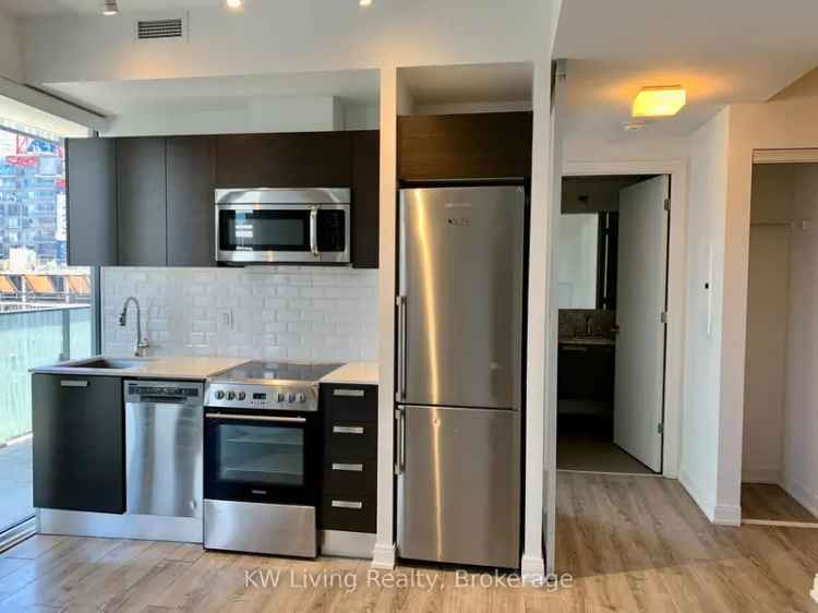 Rent luxury condominium in downtown Toronto with amazing amenities