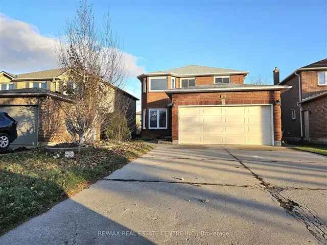 Spacious 5-Bedroom Family Home Hamilton Mountain