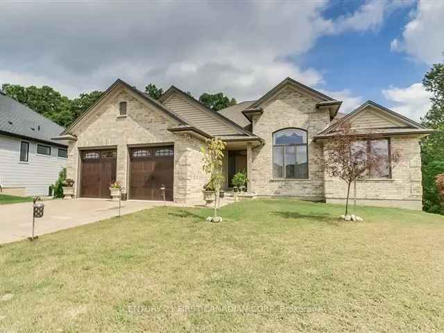 2-Bedroom Bungalow in Mount Brydges - Tranquil Setting