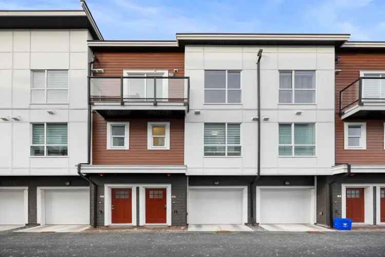 A $839,900.00 Townhouse with 3 bedrooms in Langley City, Langley