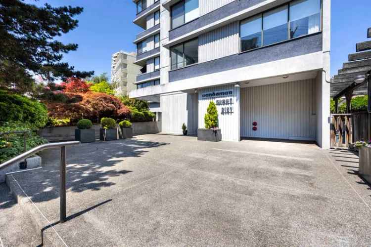 A $1,168,000.00 Apartment/Condo with 2 bedrooms in Dundarave, West Vancouver