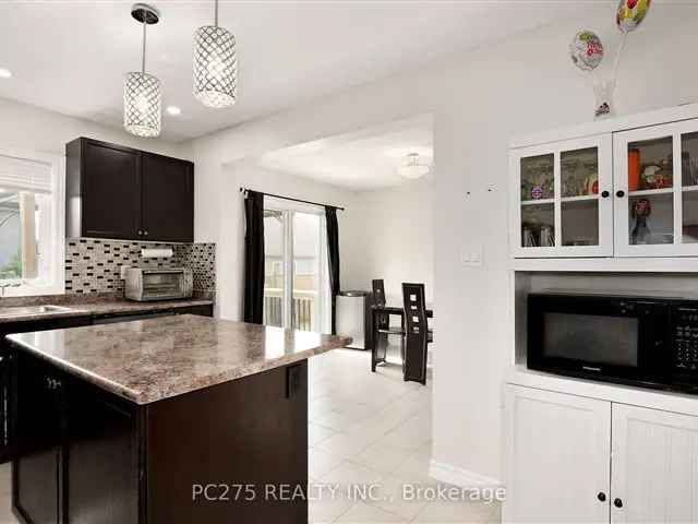 2 Storey Home 4 Bedrooms 2 5 Baths Finished Basement Near Woodstock