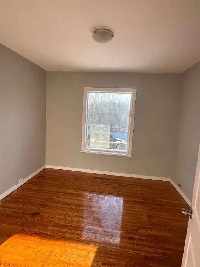 West End 2 bed/1 bath renovated suite