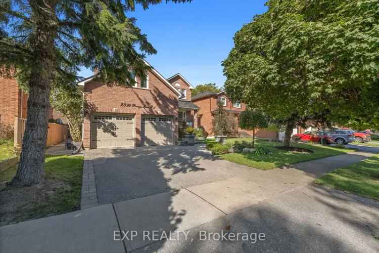 Elegant Family Home near Ajax Waterfront with Pool