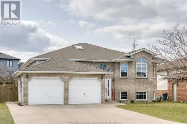 5 Bedroom Family Home Near Schools and Parks