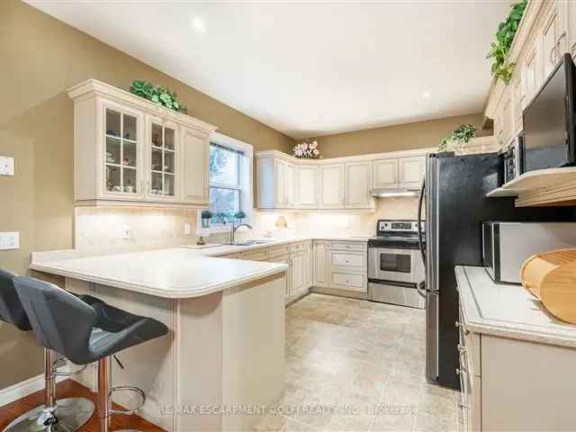 Spacious Port Dalhousie Home 3 Beds 3.5 Baths Mature Lot