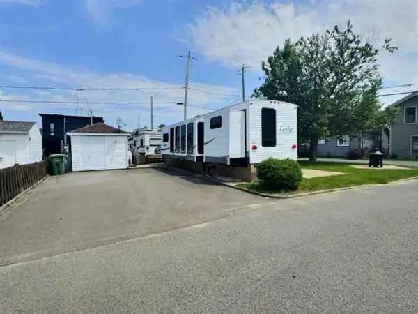 Mobile Home for Sale Near Private Beach Quebec