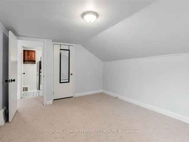 House For Sale in Newmarket, Ontario