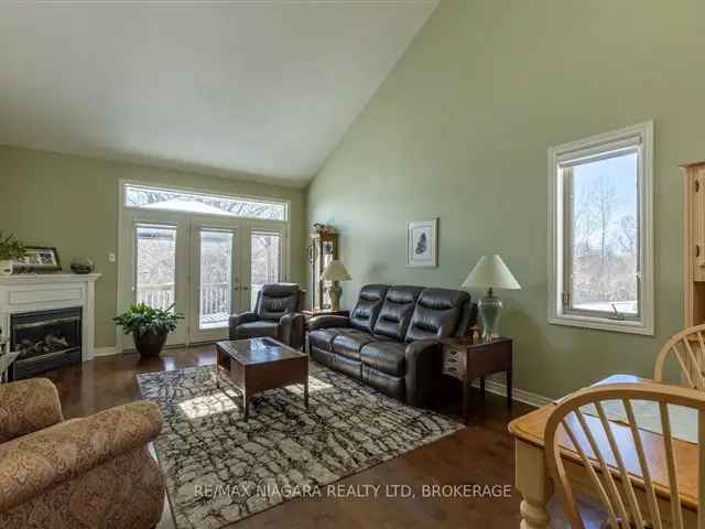 Freehold Bungaloft Semi-Detached Home in Niagara