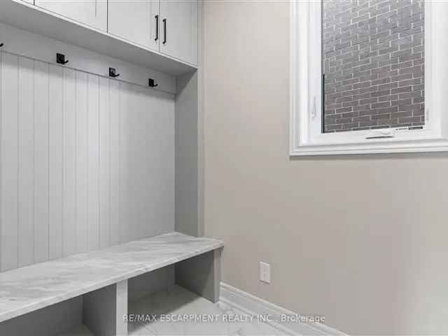 House For Sale in Hamilton, Ontario