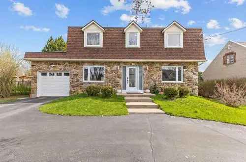 Spacious 5-Bedroom House with Water Views  Fully Renovated