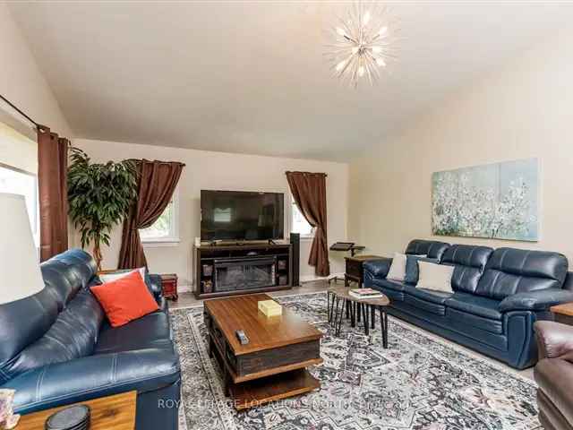 House For Sale in Whitby, Ontario