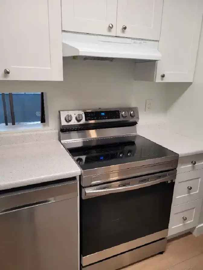 Fully Renovated 2Bdr den Condo, right by Grey Nuns and Schools