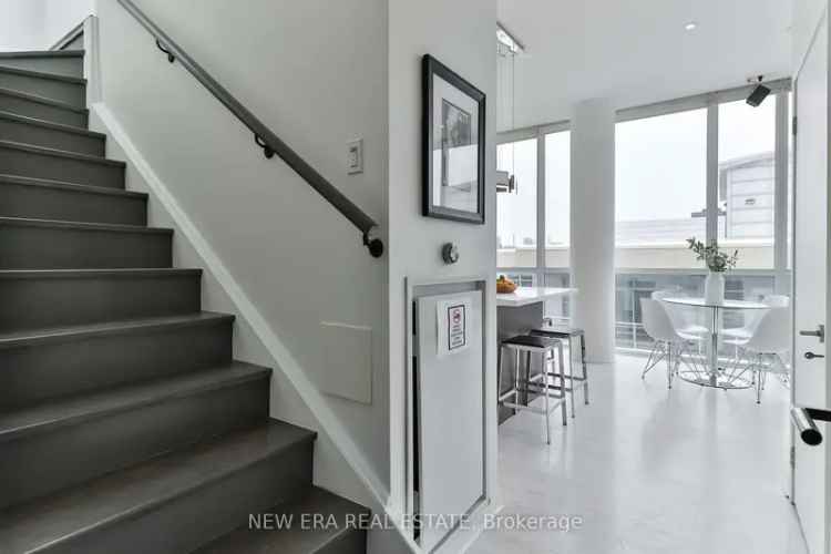 King West Penthouse 1880 sq ft Two Level Luxury Rooftop Terrace