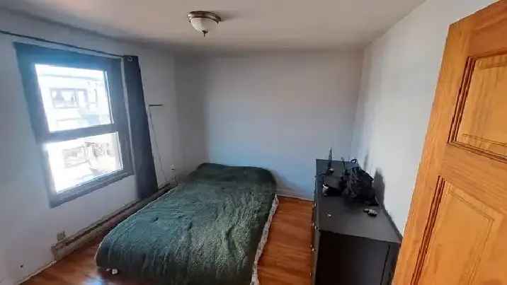 Downtown Montreal Condo 2BR Parking Near Frontenac Metro