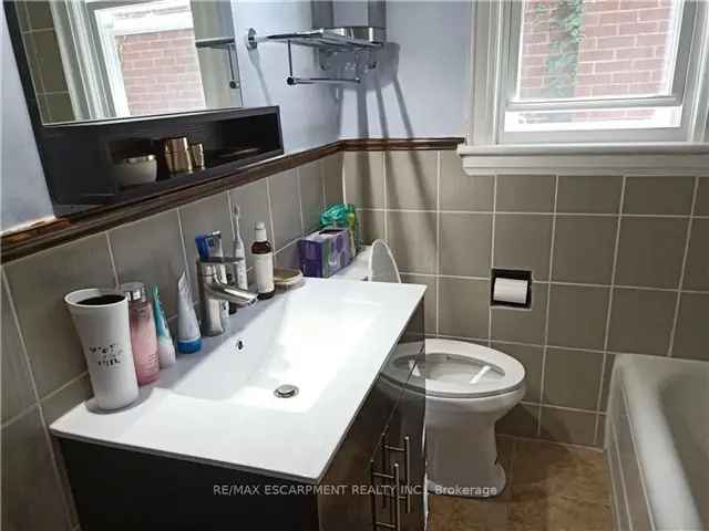 House For Sale in Hamilton, Ontario