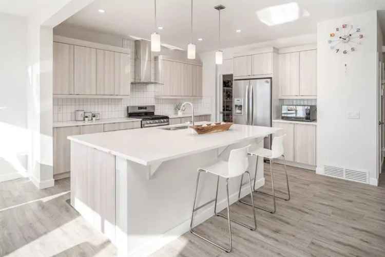 House For Sale in Calgary, Alberta