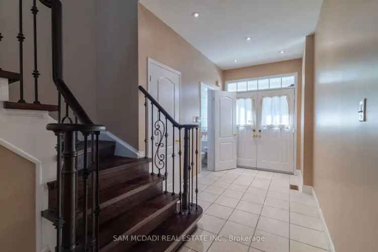 House For Sale in Mississauga, Ontario