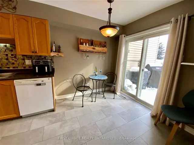 Lovely Middle Unit Townhome in Barrhaven